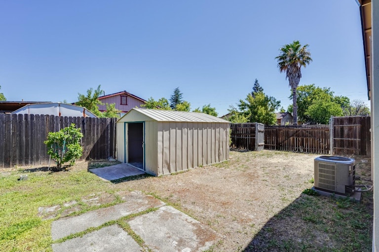 Photo 28 of 36 - 4636 Baywind Dr, Sacramento, CA 95838
