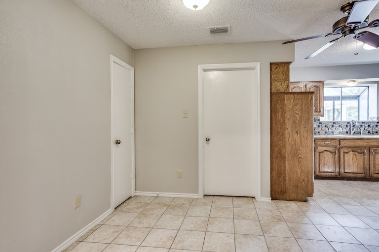 Photo 12 of 27 - 2618 Meadowridge Dr, Garland, TX 75044