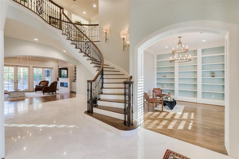 Photo 3 of 9 - 635 Cherrybark Ln, Houston, TX 77079