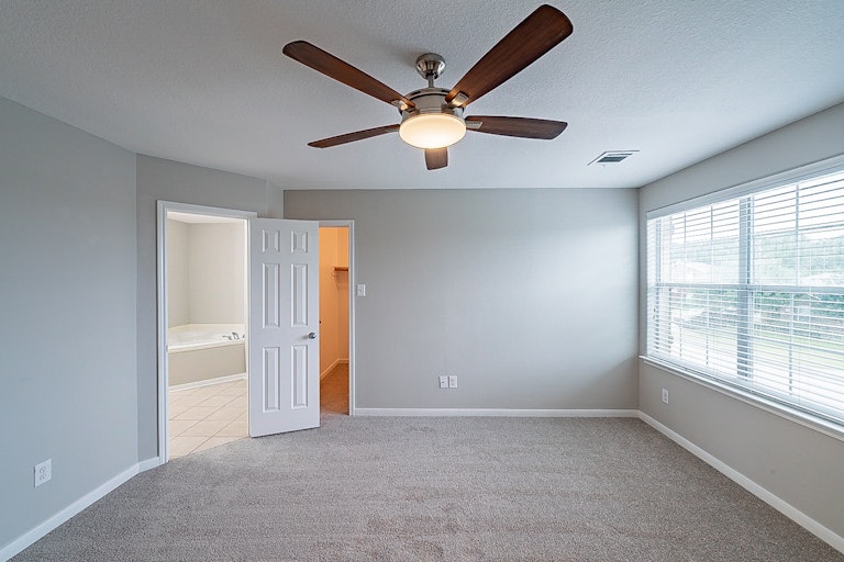 Photo 17 of 31 - 28877 San Bernard River Loop, Spring, TX 77386