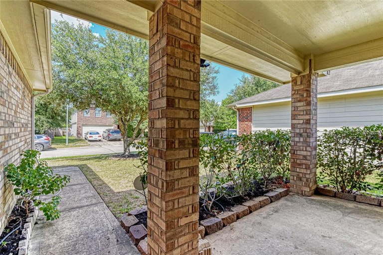 Photo 3 of 25 - 21603 Trilby Way, Humble, TX 77338