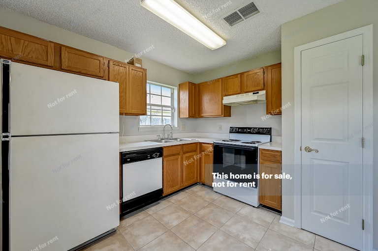 Photo 4 of 31 - 8281 Velvet Springs Ln, Jacksonville, FL 32244