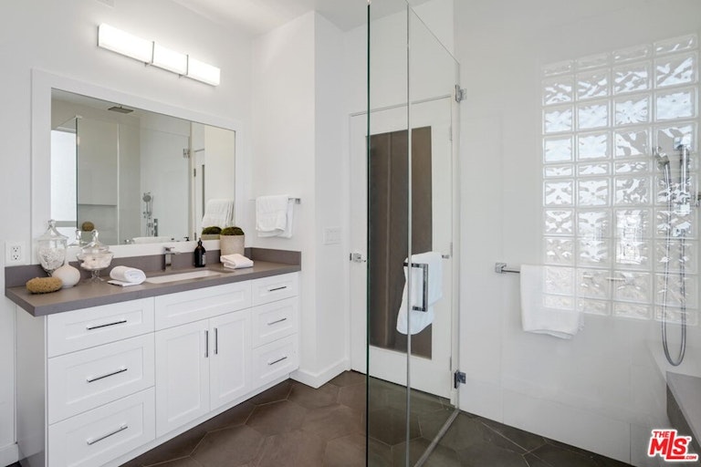 Photo 16 of 21 - 2345 S Bentley Ave #301, Los Angeles, CA 90064