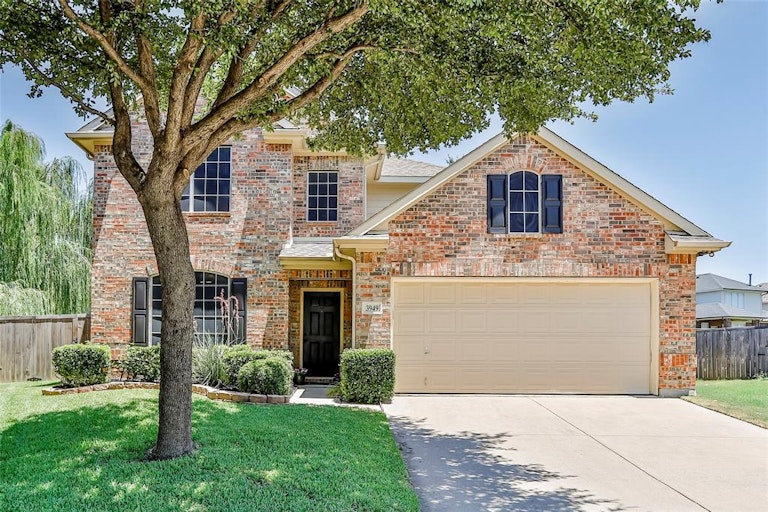 Photo 1 of 32 - 3949 Diamond Ridge Dr, Fort Worth, TX 76244