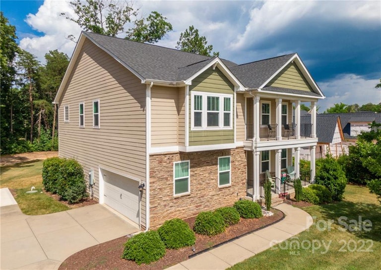 Photo 1 of 42 - 2601 Shanklin Ln S, Denver, NC 28037