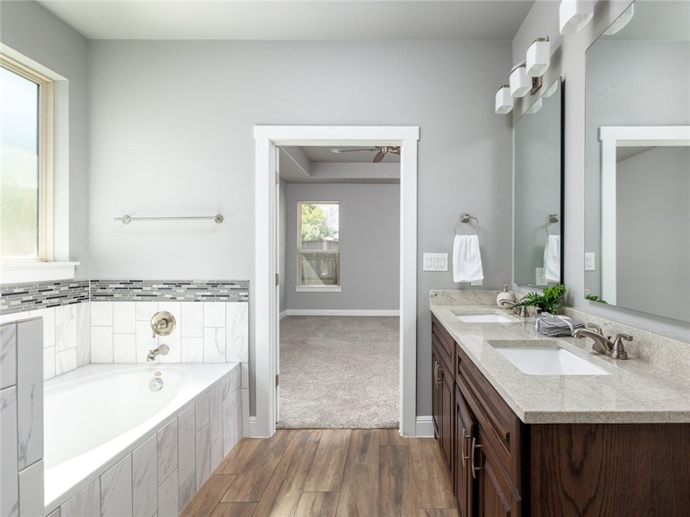 Photo 15 of 32 - 1413 Circle Dr, Round Rock, TX 78664