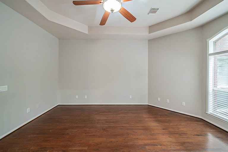 Photo 13 of 39 - 57 N Old Cedar Cir, Spring, TX 77382