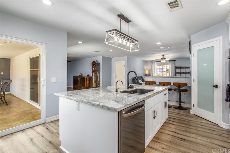Photo 18 of 35 - 35565 Mountain View St, Yucaipa, CA 92399