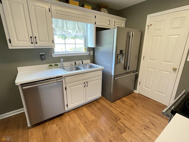 Photo 8 of 36 - 528 Butler Bridge Dr, McDonough, GA 30252