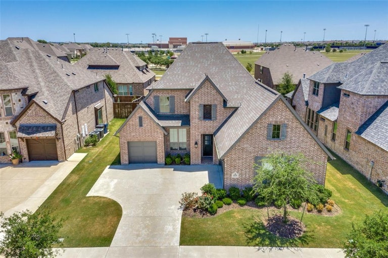 Photo 3 of 40 - 10556 Wintergreen Dr, Frisco, TX 75035
