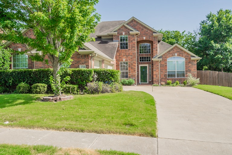 Photo 1 of 36 - 6714 Creek Bnd, Rowlett, TX 75089