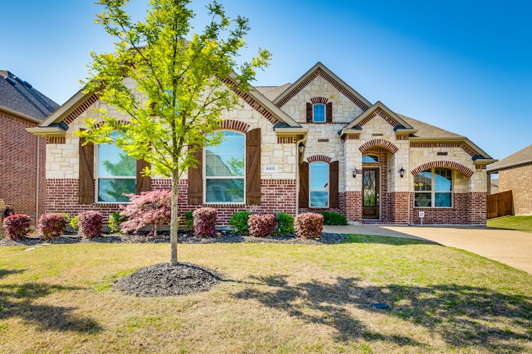 Photo 33 of 35 - 4410 Elation Dr, Sachse, TX 75048
