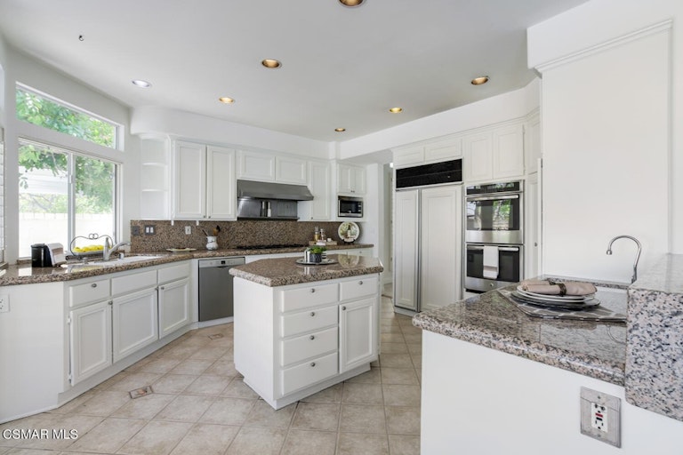 Photo 8 of 31 - 617 Breckenridge Pl, Simi Valley, CA 93065
