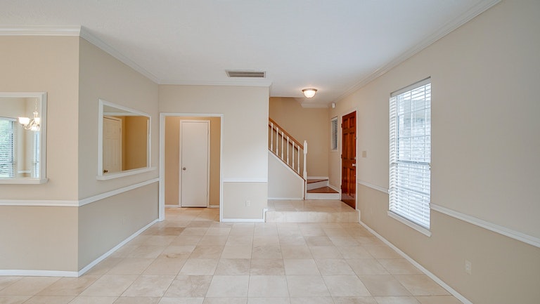 Photo 6 of 35 - 14426 Little Willow Walk, Houston, TX 77062