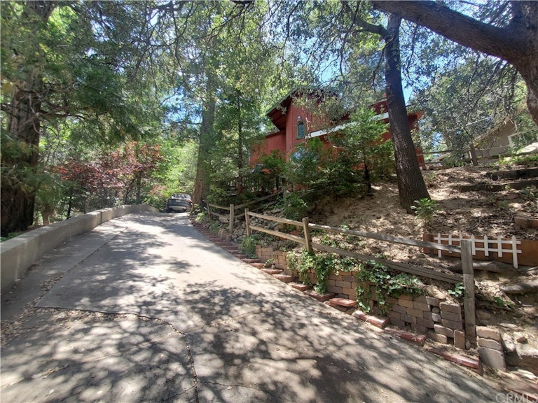 Photo 28 of 33 - 24937 Faulhorn Dr, Crestline, CA 92325