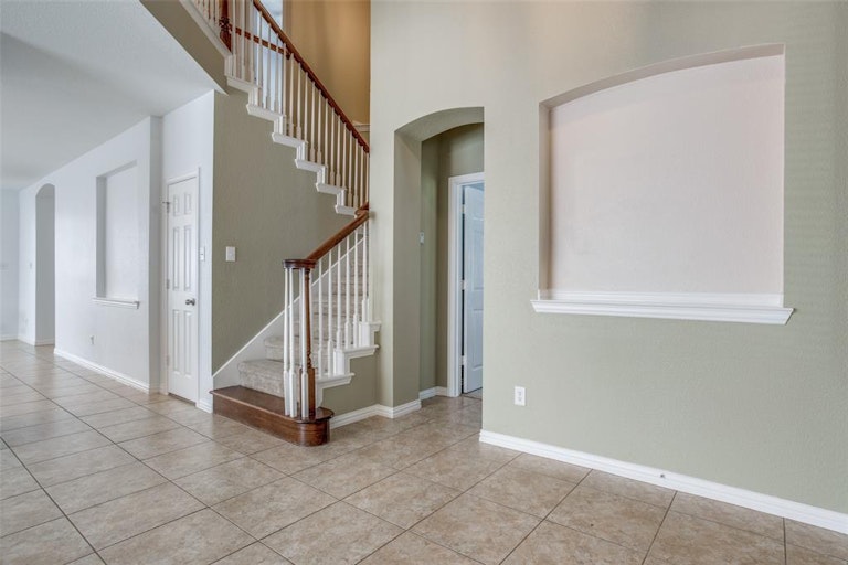Photo 7 of 32 - 2719 Forest Manor Dr, Frisco, TX 75034