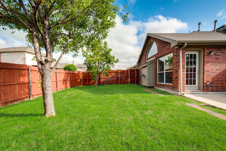 Photo 26 of 26 - 812 Pebble Ridge Dr, Lewisville, TX 75067