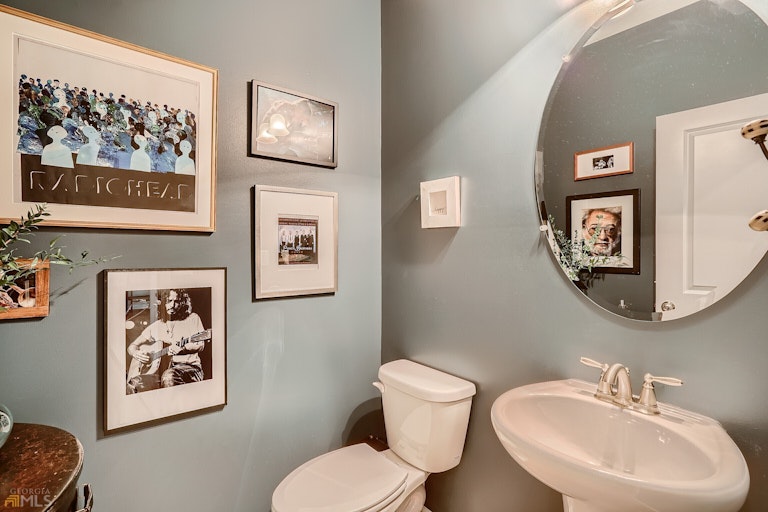 Photo 12 of 34 - 468 Greyfield Dr, Canton, GA 30115
