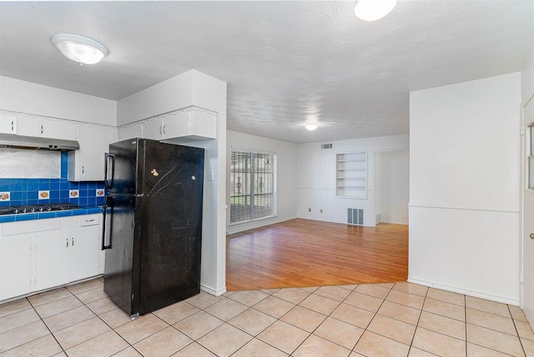 Photo 13 of 24 - 1036 Oxbow Ln, Dallas, TX 75241
