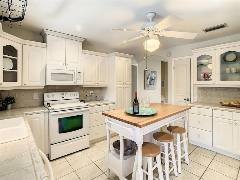 Photo 14 of 45 - 4515 Pine Lake Dr, Saint Cloud, FL 34769