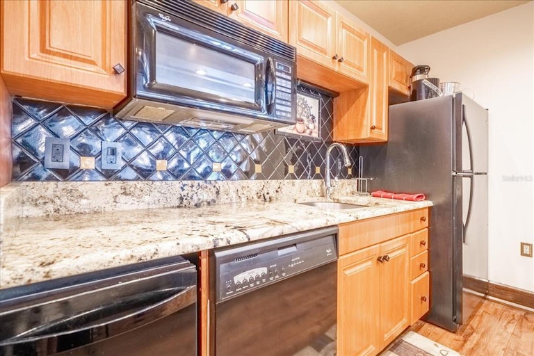 Photo 43 of 49 - 100 4th Ave S #106, Saint Petersburg, FL 33701