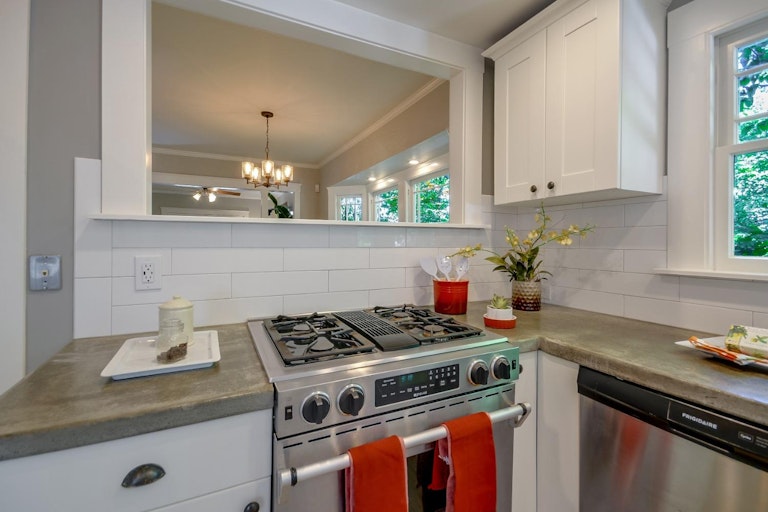 Photo 17 of 47 - 2401 U St, Sacramento, CA 95818