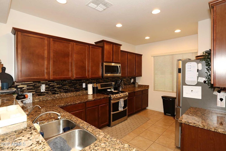 Photo 10 of 53 - 18544 N Lariat Rd, Maricopa, AZ 85138