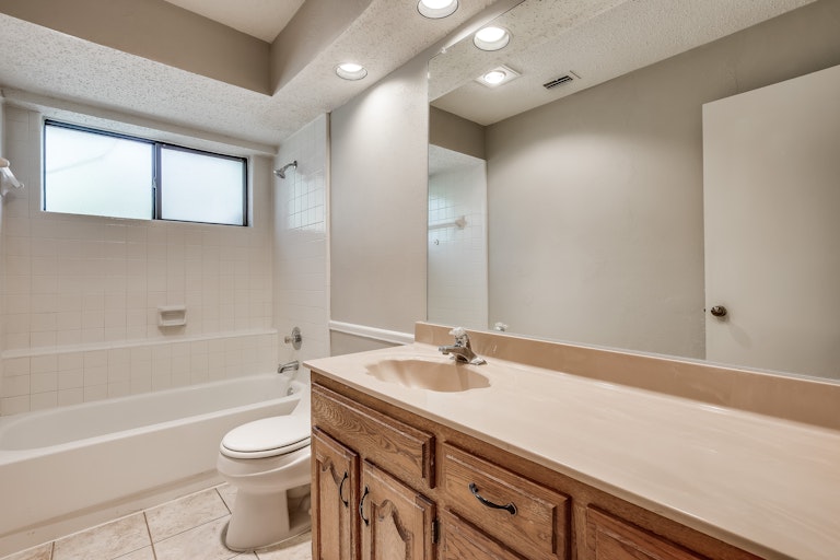 Photo 24 of 27 - 2618 Meadowridge Dr, Garland, TX 75044