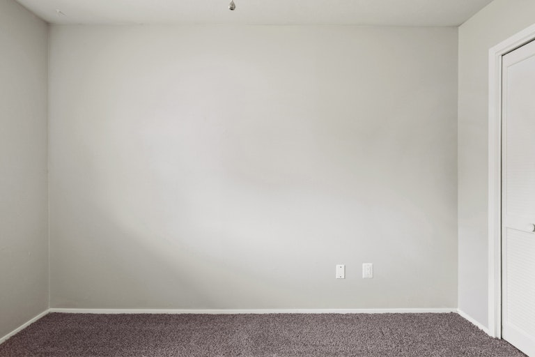 Photo 15 of 25 - 309 Jasmine Ct, Burleson, TX 76028