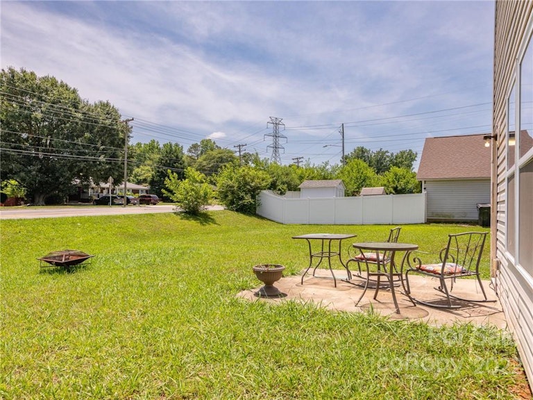 Photo 34 of 35 - 926 Corvus Ct, Charlotte, NC 28216