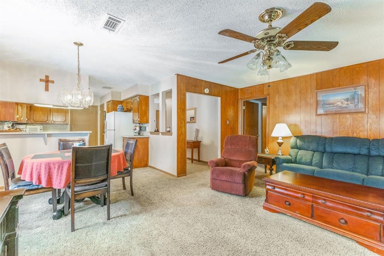 Photo 6 of 22 - 9511 Kell Cir, Houston, TX 77040