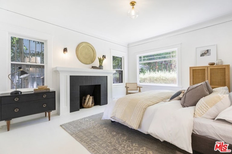 Photo 10 of 51 - 647 N Mariposa Ave, Los Angeles, CA 90004