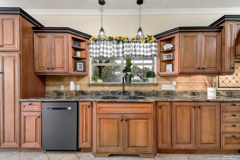 Photo 13 of 51 - 1359 E Ammann Rd, Bulverde, TX 78163