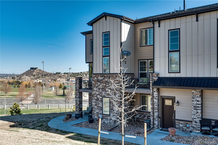 Photo 1 of 29 - 1566 Castle Creek Cir, Castle Rock, CO 80104