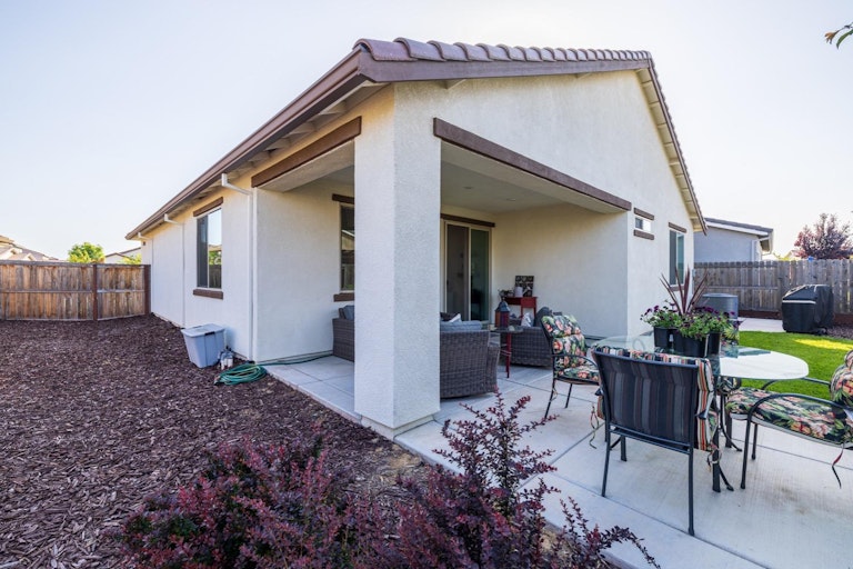 Photo 20 of 28 - 9245 Thimbleberry Dr, Sacramento, CA 95829