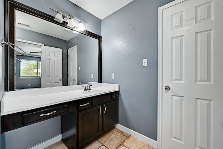 Photo 16 of 25 - 7228 Wardman Dr, Del Valle, TX 78617