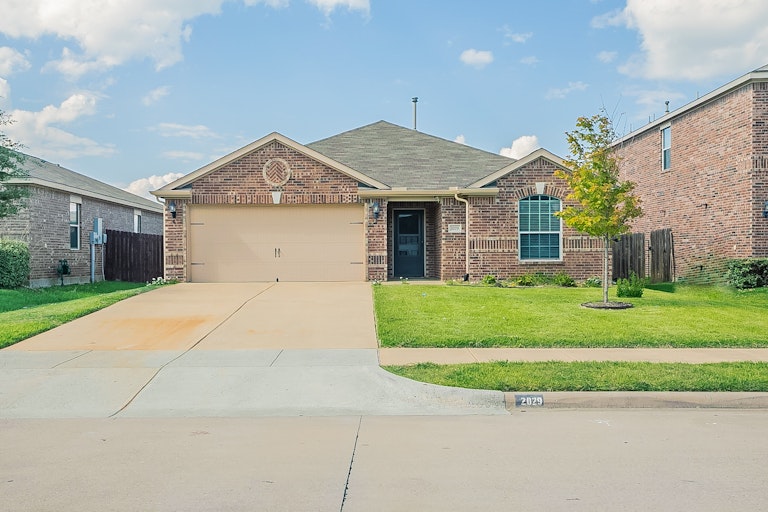 Photo 1 of 20 - 2029 Cone Flower Dr, Forney, TX 75126