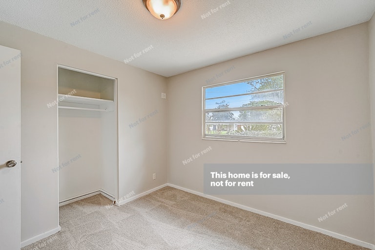 Photo 27 of 44 - 574 Valbon St, Orange Park, FL 32073