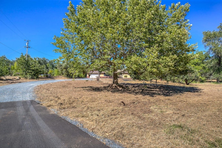 Photo 2 of 25 - 7085 Wells Ave, Loomis, CA 95650