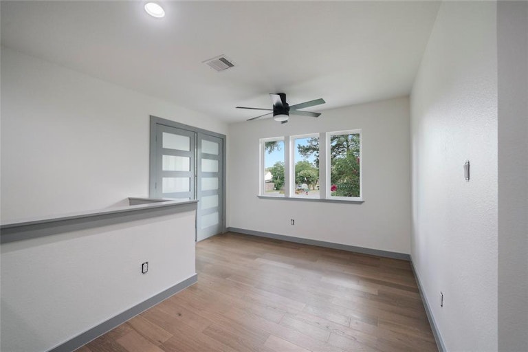 Photo 15 of 31 - 5402 Enchanted Mist Dr, Humble, TX 77346