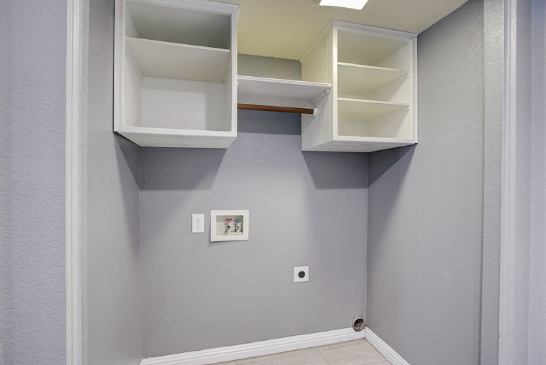 Photo 28 of 39 - 4025 Honey Rose Pl, Antelope, CA 95843