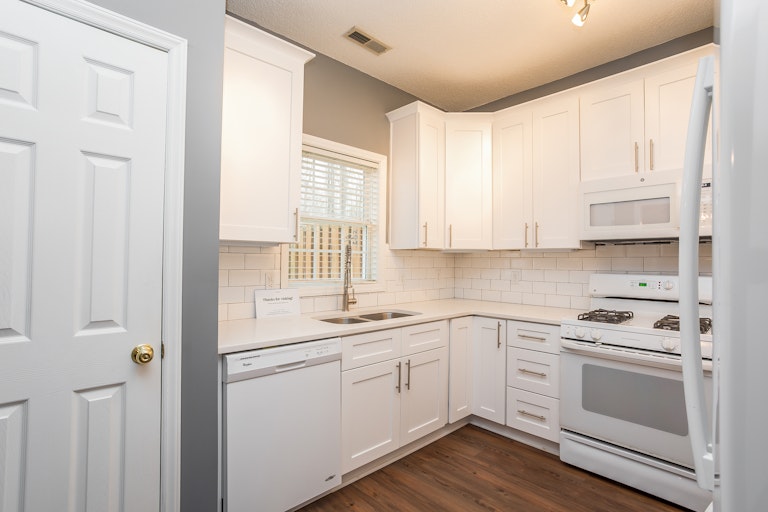 Photo 7 of 25 - 528 Misty Groves Cir, Morrisville, NC 27560
