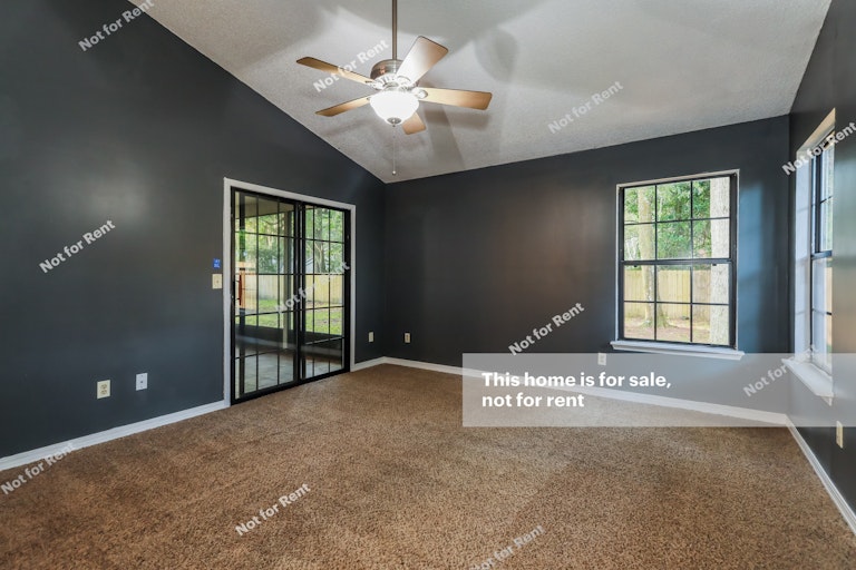 Photo 13 of 27 - 4836 Rustic Woods Dr, Jacksonville, FL 32257