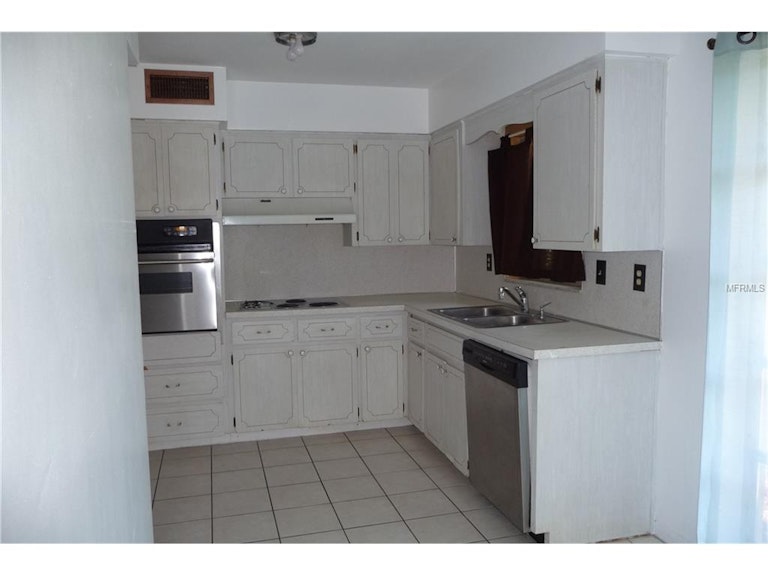 Photo 2 of 13 - 1254 Caracas Ave, Clearwater, FL 33764