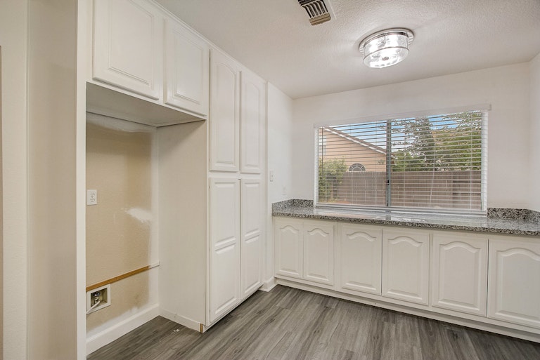 Photo 22 of 35 - 4052 Tawny Meadow Way, Antelope, CA 95843