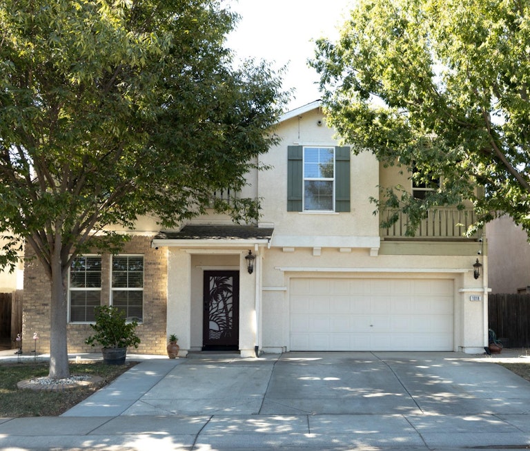 Photo 1 of 36 - 1002 Heritage Way, Yuba City, CA 95991