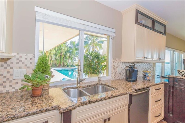 Photo 9 of 25 - 4986 62nd Ave S, Saint Petersburg, FL 33715
