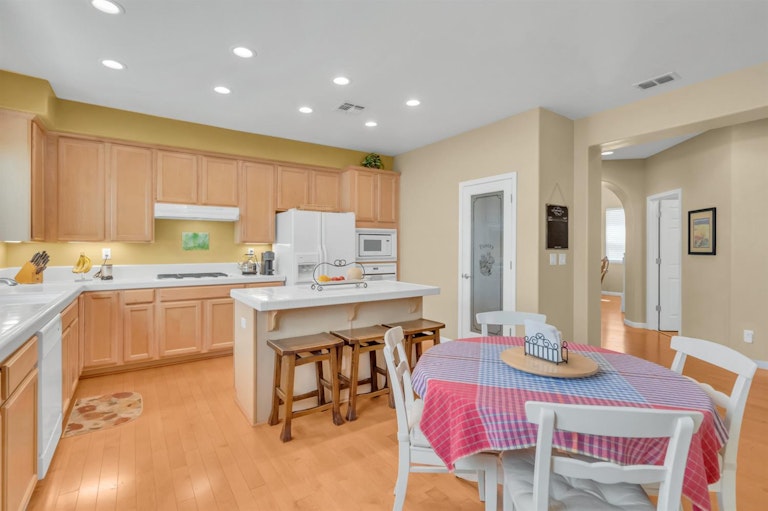 Photo 6 of 35 - 350 Westlake Dr, West Sacramento, CA 95605