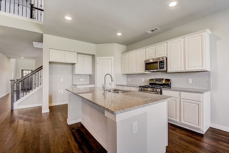Photo 2 of 42 - 1316 Carlsbad Dr, Forney, TX 75126