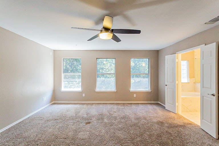 Photo 15 of 25 - 12203 Stable Knoll Dr, San Antonio, TX 78249